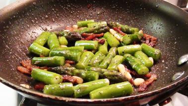 Asparagus with Bacon & Pine Nuts Recipe