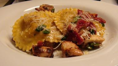 Ravioli with Chicken and Sundried Tomato