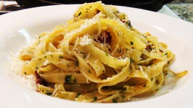 Fettucini with Basil and Garlic