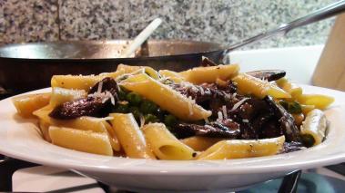 Penne Pasta with Mushrooms & Peas