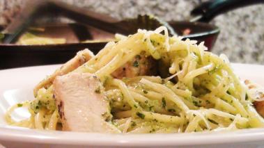 Spaghetti with Broccoli Pesto and Chicken