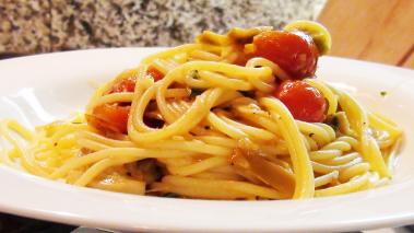 Spaghetti with Artichokes and Tomato