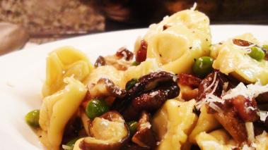 Tortellini with Mushrooms & Peas