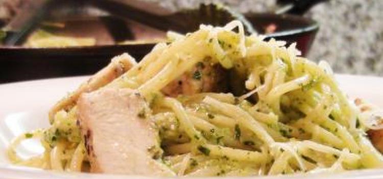 Spaghetti with Broccoli Pesto and Chicken