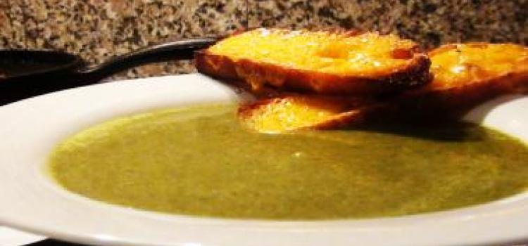 Broccoli Soup with Cheddar Croutons