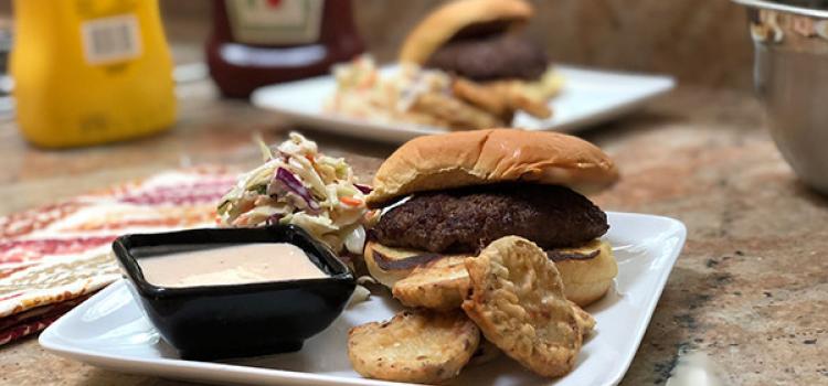 Review of Dinnerly's Grass Fed Beef Burger with Fried Pickles & Tangy Slaw