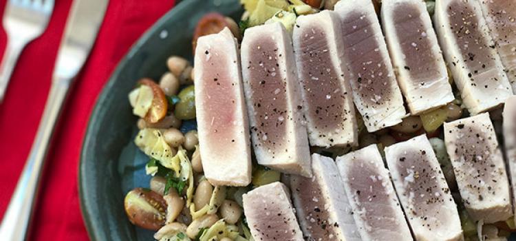 Review of Sun Basket's Lemon-Rosemary Poached Tuna Over White Bean Salad