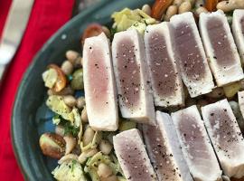 Review of Sun Basket's Lemon-Rosemary Poached Tuna Over White Bean Salad