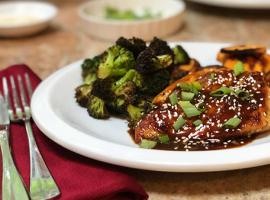 Review of HelloFresh's Sriracha Cha-Cha Chicken with Hoisin, Roasted Sweet Potatoes, and Broccoli