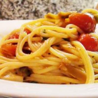 Spaghetti with Artichokes and Tomato