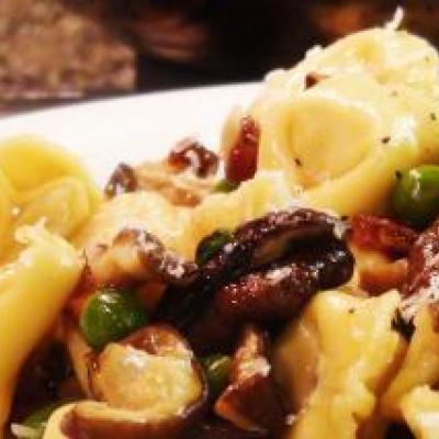 Tortellini with Mushrooms & Peas