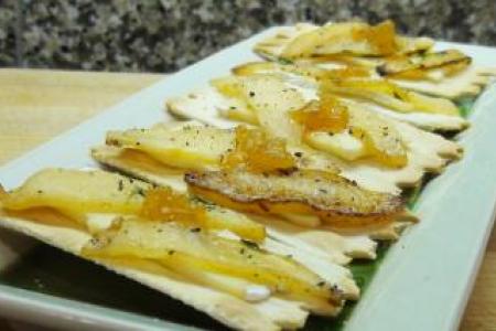 Apple and Brie Hors d'oeuvre