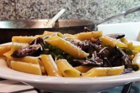 Penne Pasta with Mushrooms & Peas