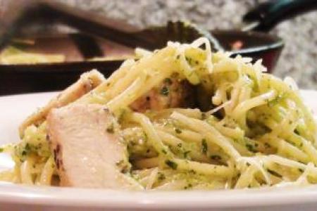 Spaghetti with Broccoli Pesto and Chicken