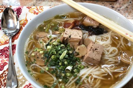 Review of Take Out Kit's Vietnamese Pho Noodle Soup